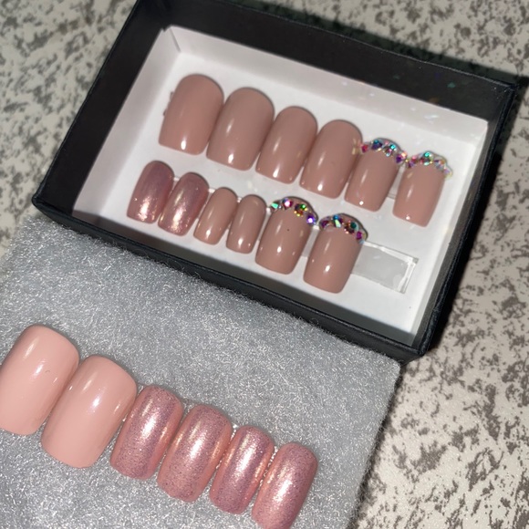 Pink press on nail set - Picture 2 of 4
